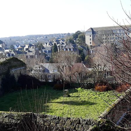 Val Cocherel - Hotel Le Challonge Dinan Bagian luar foto