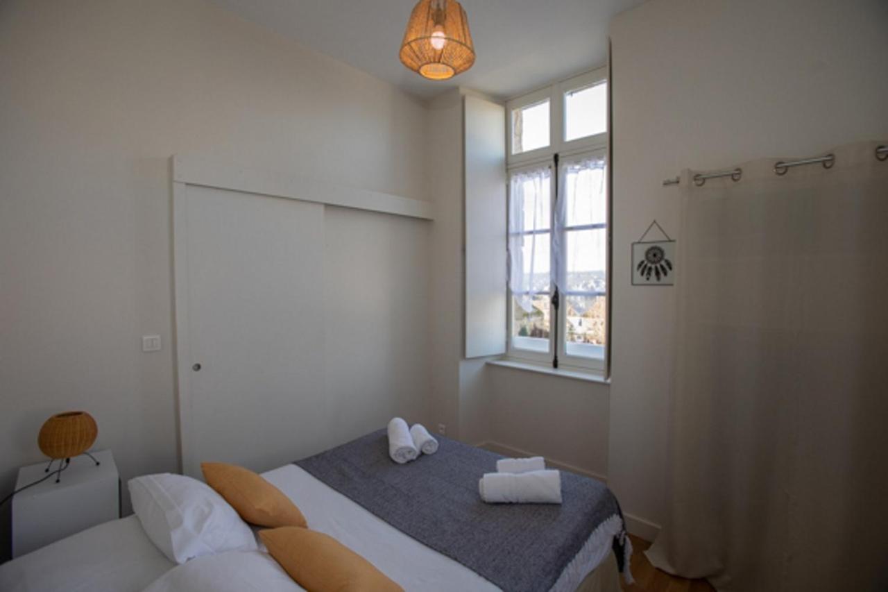 Val Cocherel - Hotel Le Challonge Dinan Bagian luar foto